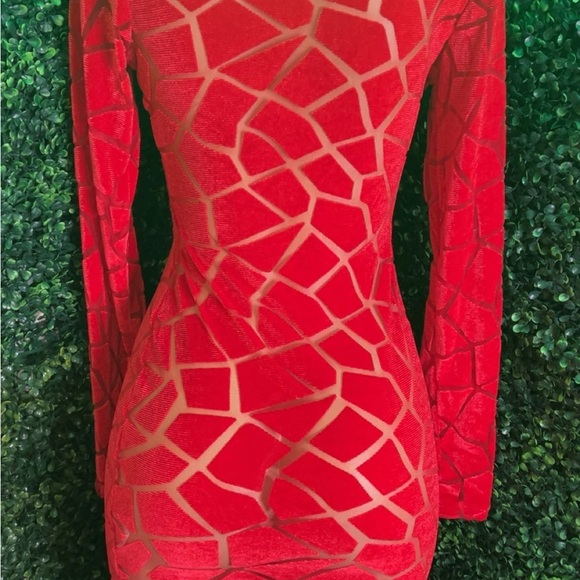 Elegant Red Giraffe Print Dress - Picture 4 of 4